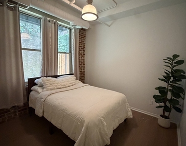 1740 N Maplewood Avenue - Photo Thumbnail 2