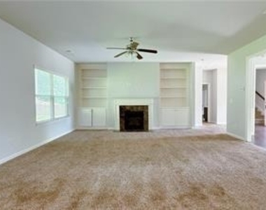 715 Mimosa Way - Photo Thumbnail 6
