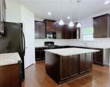715 Mimosa Way - Photo Thumbnail 9