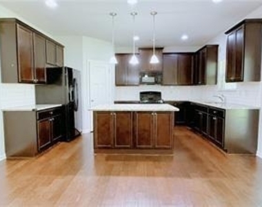 715 Mimosa Way - Photo Thumbnail 10