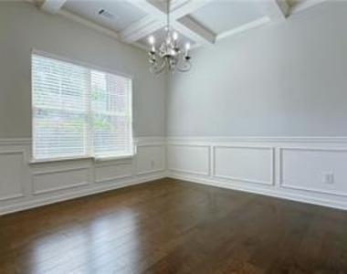 715 Mimosa Way - Photo Thumbnail 5