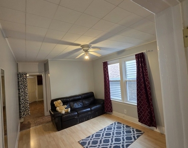 3419 W Beach Avenue - Photo Thumbnail 6