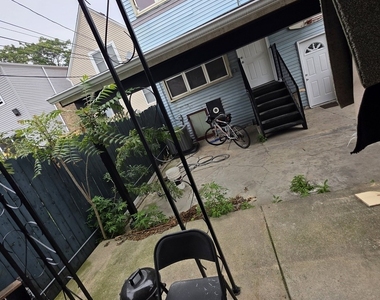 3419 W Beach Avenue - Photo Thumbnail 9