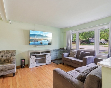 2610 Killarney Drive - Photo Thumbnail 7