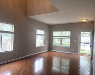 21529 Franklin Circle - Photo Thumbnail 2
