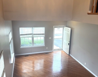 21529 Franklin Circle - Photo Thumbnail 1