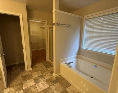 7235 Treyburn Drive - Photo Thumbnail 14