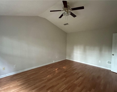 7235 Treyburn Drive - Photo Thumbnail 11