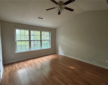 7235 Treyburn Drive - Photo Thumbnail 10