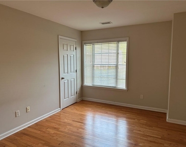 7235 Treyburn Drive - Photo Thumbnail 16