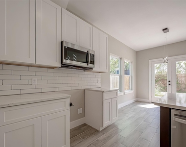 8128 Chateau Street - Photo Thumbnail 17