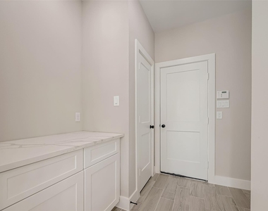 8128 Chateau Street - Photo Thumbnail 20