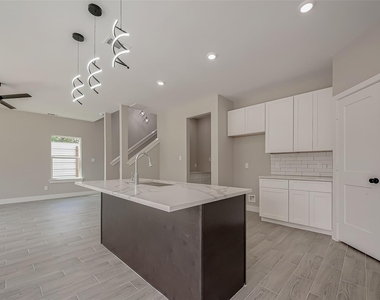 8128 Chateau Street - Photo Thumbnail 14