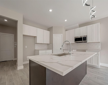8128 Chateau Street - Photo Thumbnail 2