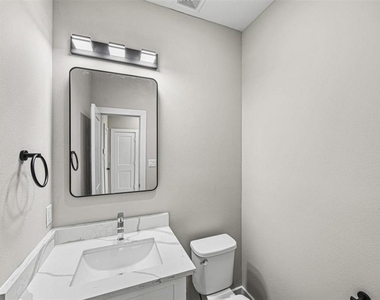 8128 Chateau Street - Photo Thumbnail 23