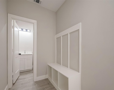 8128 Chateau Street - Photo Thumbnail 21