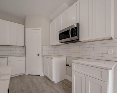8128 Chateau Street - Photo Thumbnail 15