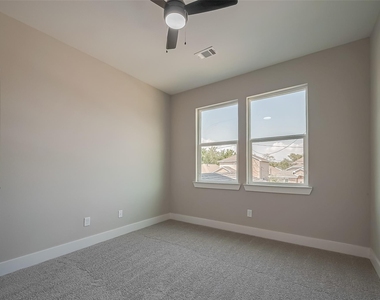 8128 Chateau Street - Photo Thumbnail 31