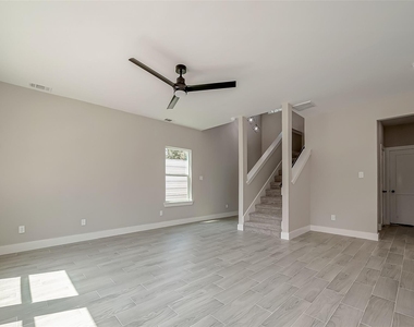 8128 Chateau Street - Photo Thumbnail 10