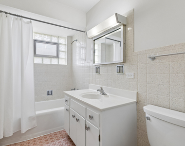915 N Northwest Highway - Photo Thumbnail 8