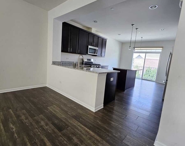 1921 Continental Avenue - Photo Thumbnail 4