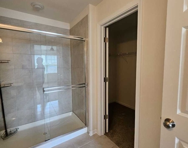 1921 Continental Avenue - Photo Thumbnail 13