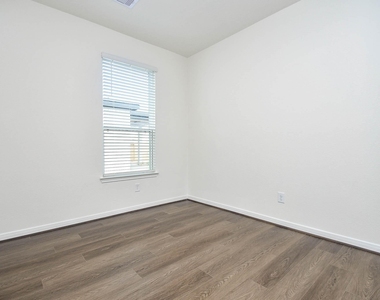 25230 Benroe Street - Photo Thumbnail 6