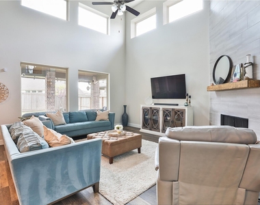 2810 Bluesage Bluff Drive - Photo Thumbnail 14
