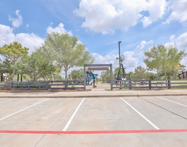 2810 Bluesage Bluff Drive - Photo Thumbnail 37