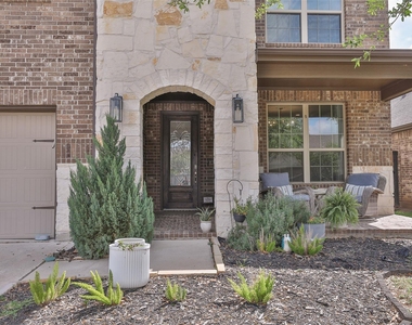 2810 Bluesage Bluff Drive - Photo Thumbnail 3
