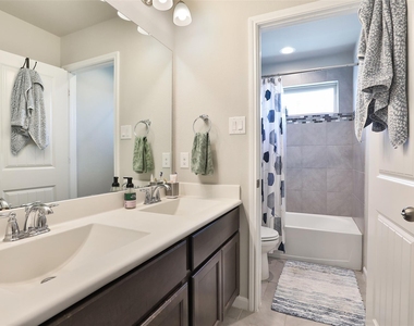 2810 Bluesage Bluff Drive - Photo Thumbnail 28