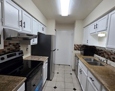 9797 Leawood Blvd - Photo Thumbnail 13