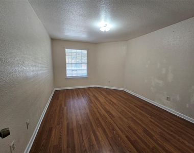 9797 Leawood Blvd - Photo Thumbnail 9