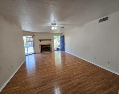 9797 Leawood Blvd - Photo Thumbnail 2