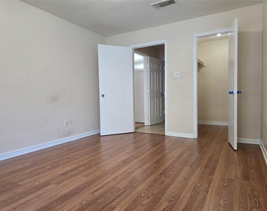 9797 Leawood Blvd - Photo Thumbnail 8