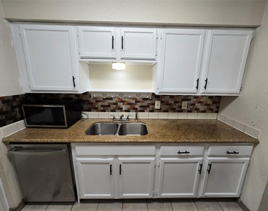 9797 Leawood Blvd - Photo Thumbnail 16