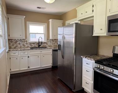 4109 De George Street - Photo Thumbnail 6