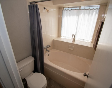 1009 Wildwood Drive - Photo Thumbnail 8