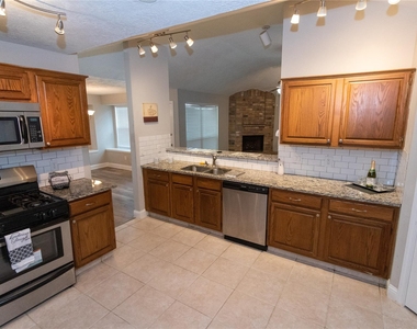 1009 Wildwood Drive - Photo Thumbnail 4