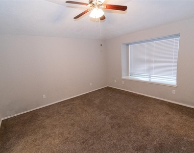 1009 Wildwood Drive - Photo Thumbnail 10