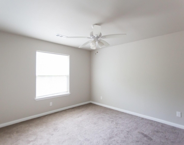 1000 Foster St Drive - Photo Thumbnail 6
