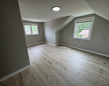 16439 Cottage Grove Avenue - Photo Thumbnail 19