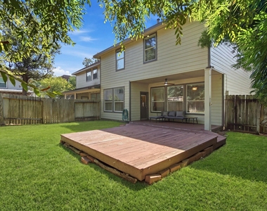 130 Ledgestone Place - Photo Thumbnail 9