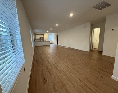 529 Falling Cave Drive - Photo Thumbnail 2