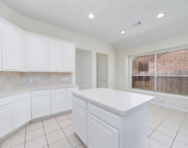 10603 White Bridge Lane - Photo Thumbnail 11