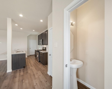 3915 Deledda Drive - Photo Thumbnail 24