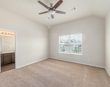 3915 Deledda Drive - Photo Thumbnail 20