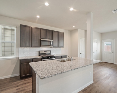 3915 Deledda Drive - Photo Thumbnail 6