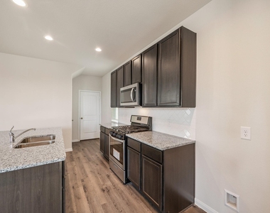 3915 Deledda Drive - Photo Thumbnail 7