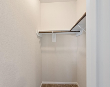 3915 Deledda Drive - Photo Thumbnail 15